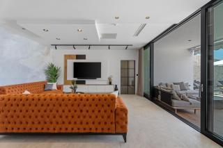 Seafront Villa Kiara with 5 en-suite bedrooms in Omiš - Omiš - 1