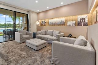 7583 Magic Village jacuzzi 3 suites near 192 and Disney - 7