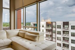 Top Floor City Living 1BR Condo 30 day min with rooftop deck - 7