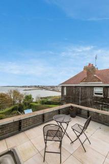 Skippingstone Beach Loft With Amazing Sea Views - Bangor - 9