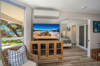 Stunning Modern Beachfront Resort Vistas - 7