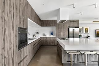 The Sinatra Holiday House in Mulwala - 10 individual beds - 3