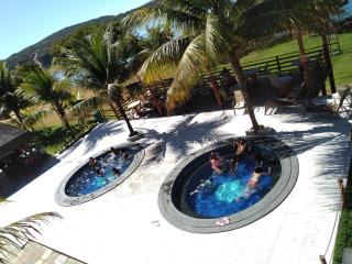 Aldeia do Lago C405-churrasqueira, bebidas liberadas no parque aquático, internet no ap, rampa de acesso ao lago, recarga carro elétrico, pesqueiro - 8