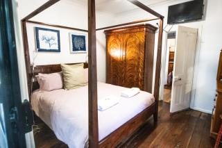 Pet Friendly Shirley Blue House and Studio - 3