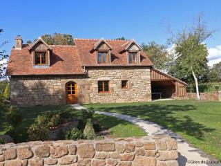 Gîte confortable avec jardin privatif, 4 chambres, étang, animaux, à Céaucé - FR-1-497-6 - Céaucé - 0