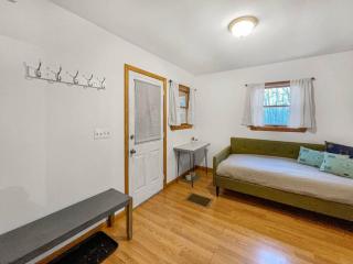 Breezy Hill Eccentric Studio Cottage - Accord - 3