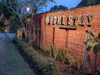 Astuti Gallery Homestay - 2