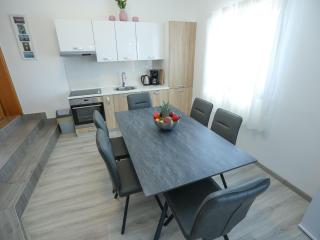 Luxury Apartment with heated pool in Starigrad - Starigrad-Paklenica - 3