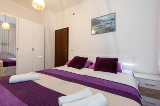 Apartment VITKO near the Beach with Private Parking & Grill Station - Punat - 4