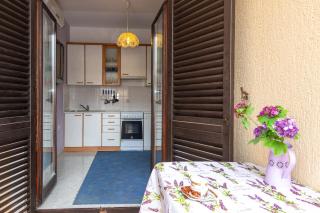 Apartment VITKO near the Beach with Private Parking & Grill Station - Punat - 3