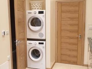 London Luxury Apartments 3 Bedroom Sleeps 8 with 3 Bathrooms 5 mins Walk to tube station free parking - Ilford - 5