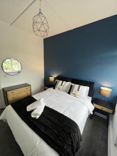 Warner Brothers Apartment - Watford - 4