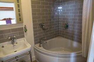 The Resolution Hotel - Whitby - 4
