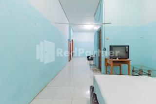 Ana Guest House Syariah Mitra RedDoorz - Banjarbaru - 3
