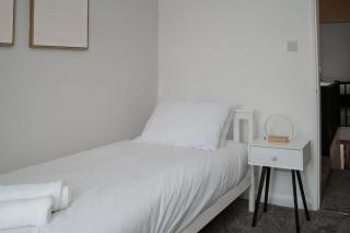 Valley Park House - By Sigma Stays - Crewe - 8