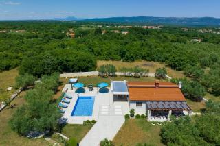 Villa Silentio - peaceful and private villa with outdoor pool and whirlpool, Ferienhaus Istrien - Marčana - 8