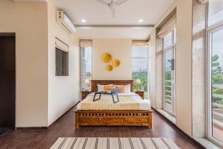 Sierra Skies by StayVista - A mountain-view villa featuring a rooftop swimming pool, Jacuzzi, Turf, and A gym for an elevated stay - Lonavala - 4