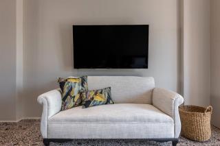 Andrews Luxury Suites Near The Airport - Heraklio - 3