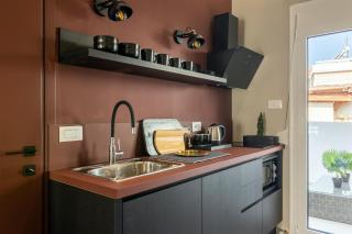 Andrews Luxury Suites Near The Airport - Heraklio - 2