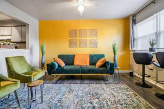 Huge & Unique 2BR/1BA Pet-friendly Family Condo - Baltimore - 0