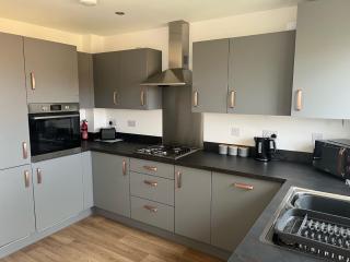 Kingsway House - Spacious 4 Bed Home From Home in Derby - Derby - 2