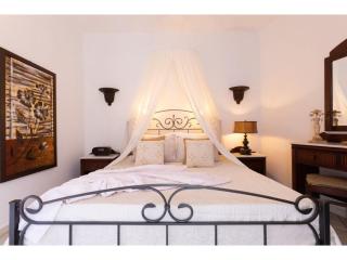 Sunrock Suites - Villa Menexes - Stelida - 1