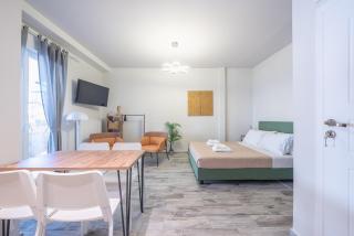 Sunny studio with Starlight balcony - Atene - 8