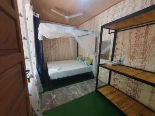 PRIMESHADE GUESTHOUSE - 8