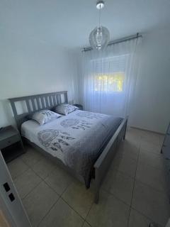 Superbe 3 pièces épurée de 65 m2, refait à Neuf, dans residence calme, climatisé, place de parking privée, à 800 m de la plage - Antibes - 5