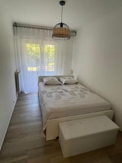 Superbe 3 pièces épurée de 65 m2, refait à Neuf, dans residence calme, climatisé, place de parking privée, à 800 m de la plage - Antibes - 4