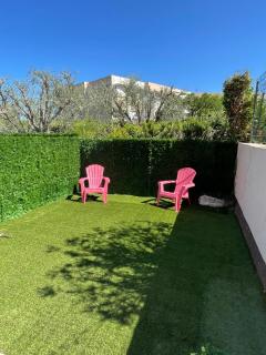 Superbe 3 pièces épurée de 65 m2, refait à Neuf, dans residence calme, climatisé, place de parking privée, à 800 m de la plage - Antibes - 2