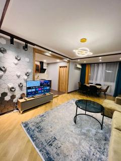 Luxury 3Bedroom Apartment with Unique Design +Jacuzzi, 2Bathroom, Middle of Center, By Republic Square - 3