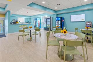Seaport Suites - 6