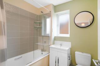 Elegant 7 beds, 5 BR, Contractors, Peterborough area, Wi-Fi, Parking - 3