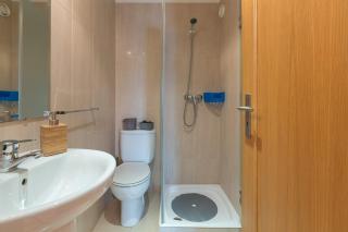 Host Wise - Deluxe Modern Flat w Balcony - Porto - 1