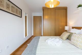 Host Wise - Deluxe Modern Flat w Balcony - Porto - 4