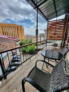 City Center Spacious 3 Bedroom+ 2.5 Bathrooms , Stunning View + Open Balcony For Families and Groups - 9