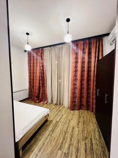 City Center Spacious 3 Bedroom+ 2.5 Bathrooms , Stunning View + Open Balcony For Families and Groups - 3