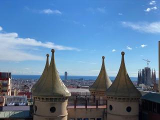 Amazing sea and Sagrada Familia views homey apartment - Barcelone - 0