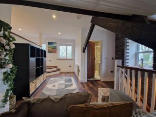 The Loft at Foxglove Lodge - 9