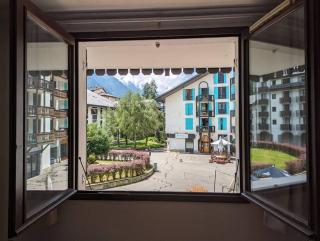 Central spacious flat with private parking - 1