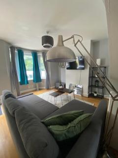 Medway Getaway - 3 Bed Home with Luxury Bathroom - Chatham - 8