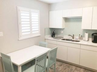 Modern Apartment - 1 of 4 - Punta Gorda - 7