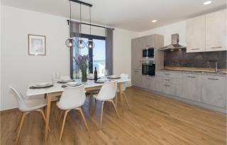 Amazing Home In Kastel Kambelovac - 0