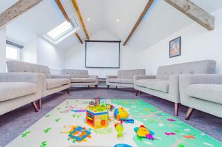 Snowdon House, 8 bedrooms, sleep 16, close to Blackrock Sand - 3