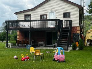 5 Bedrooms Cottage at Rice Lake! - Roseneath - 1