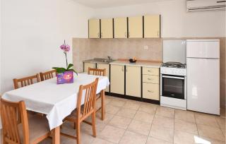2 Bedroom Lovely Apartment In Kustici - 4