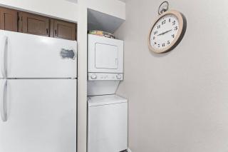 Tucked Away 1bd with King bed Close to it all! - Branson - 5