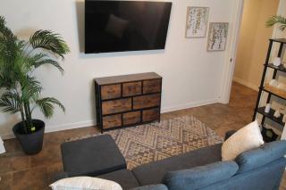 Discounted Cozy Home with Modern Amenities - 9