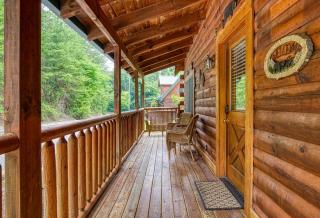ERN834 - LAKESIDE GETAWAY - GREAT LOCATION! CLOSE TO ALL THE ACTION! cabin - 8